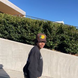 Meet your Posher, Dewaunis